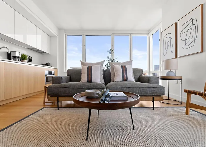 1 Bd Luxury Apartment With Stunning Views